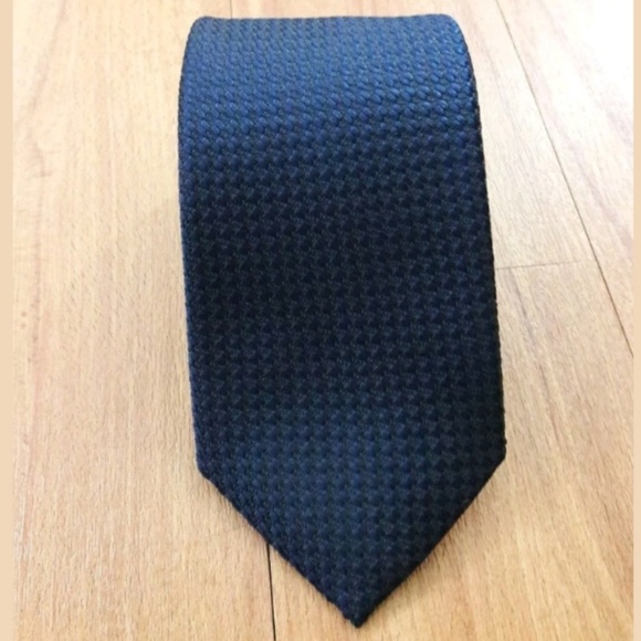 JOS. A. BANK 1905 Collection Navy 100% Silk Tie - Picture 3 of 5